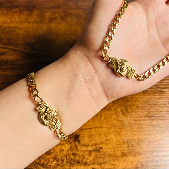 18k gold plated Versace three piece Set Chain, Necklace, earrings and Bracelet - Picture 10 of 12
